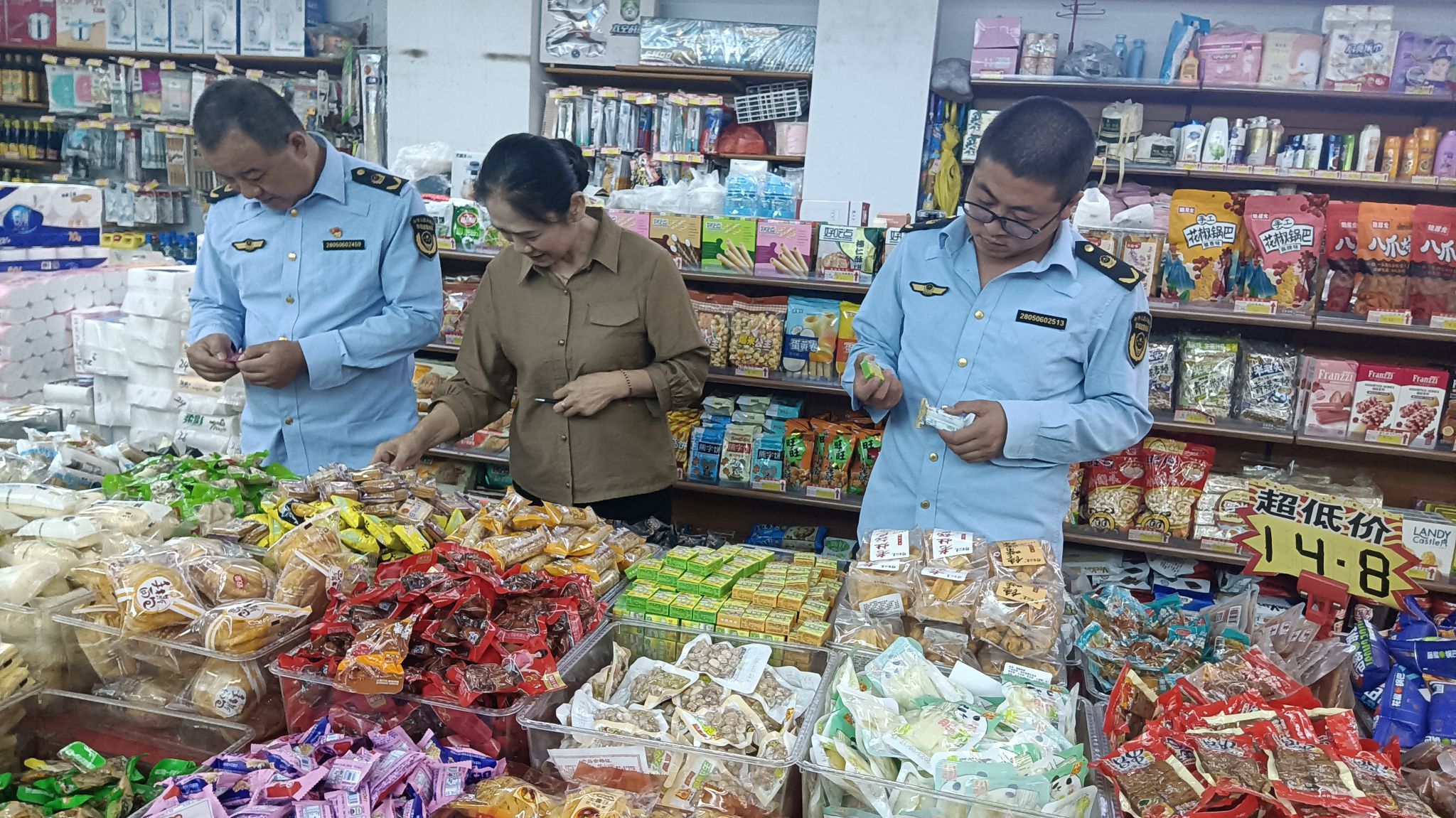 守護(hù)舌尖上的安全——武山縣市場監(jiān)管局洛門監(jiān)管所中秋前食品安全專項檢查紀(jì)實